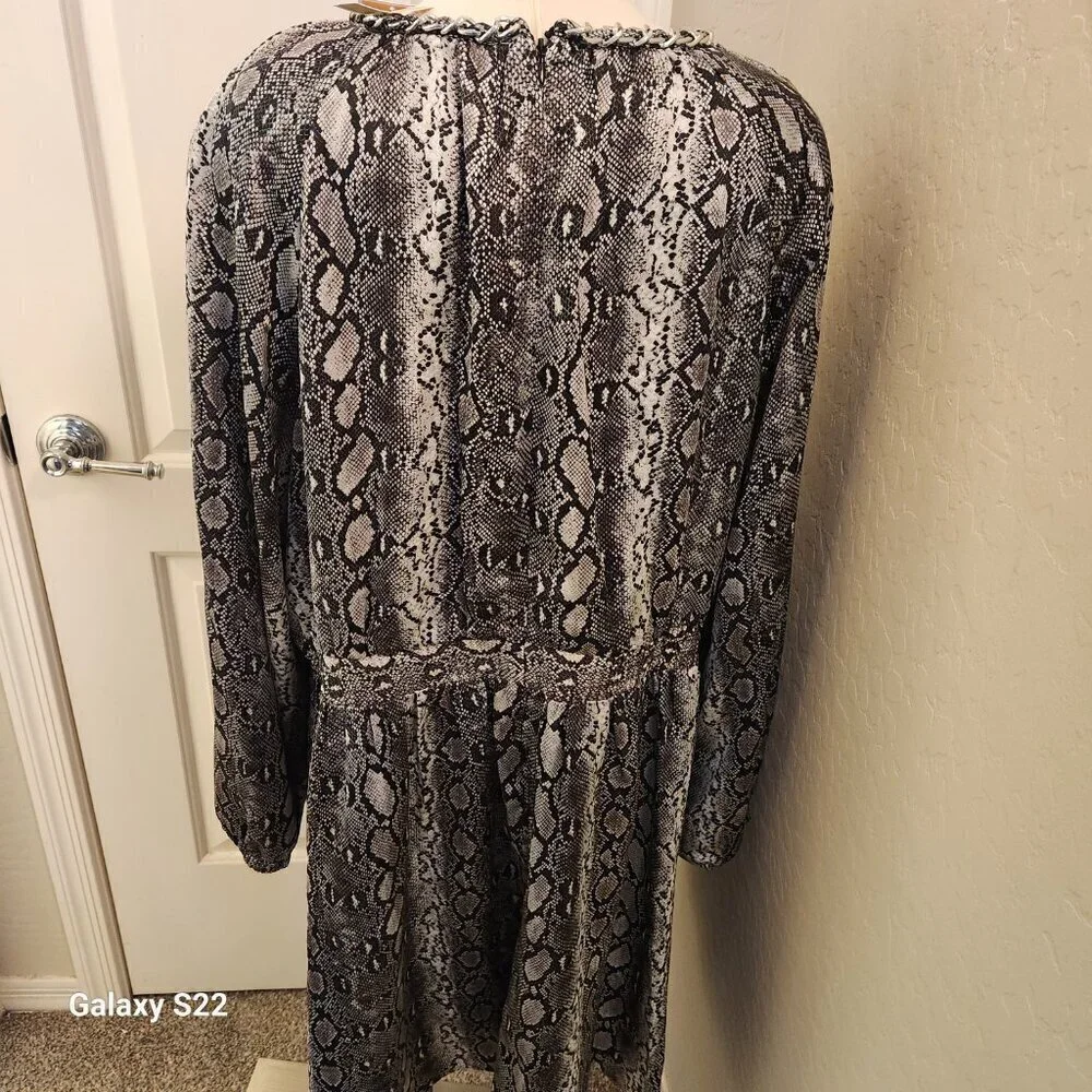 Michael Kors Print/Silver chain detailed dress. NWT. Size 3 X